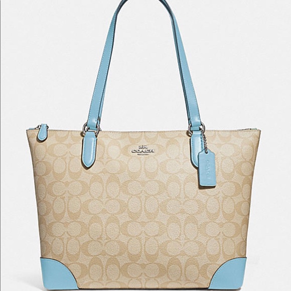 Handbags - Coach sig zip tote
